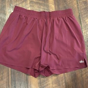 Alo Mens Shorts Lined Size Large Burgandy